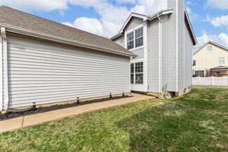 2077 Victorian Village Dr, Saint Louis, MO 63138