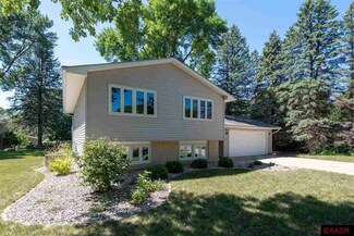 1617 Nottingham Dr, North Mankato, MN 56003