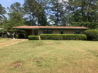 1284 3rd St NE, Cairo, GA 39828