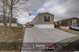 4901 E Lathrop Rd, Evansville, WY 82636