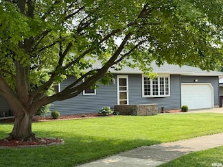 2123 Highwood Ave, Pekin, IL 61554