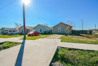 7611 Dyer St, Houston, TX 77088