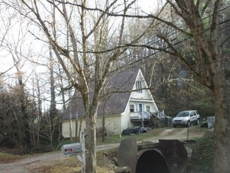 310 Hilltop Rd, Paintsville, KY 41240