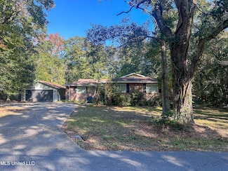 9500 Marina Ave, Ocean Springs, MS 39564