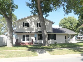 126 S Court St, Carroll, IA 51401