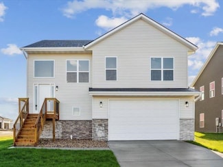 808 Windam Dr, Solon, IA 52333