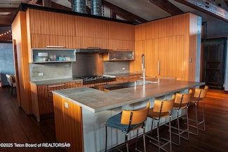 174 W Magnolia St, Pinedale, WY 82941