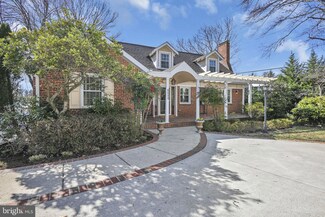 8049 Idylwood Rd, Dunn Loring, VA 22027