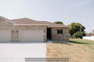 1804 Del Mar Cir, Grand Island, NE 68803
