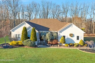 10 Twin Hill Ct, Howell, NJ 07731