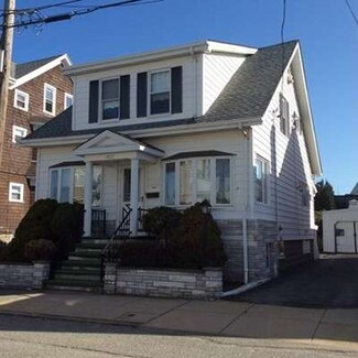 1407 Globe St, Fall River, MA 02721