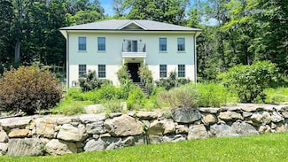 33 Victoria Dr, Cold Spring, NY 10516