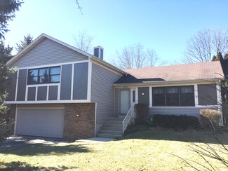 1425 Marie St, Saint Charles, IL 60174