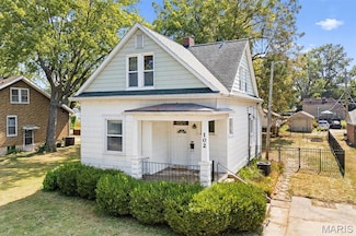 102 N 41st St, Belleville, IL 62226