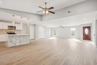 1813 Tree Line Dr, Carrollton, TX 75007