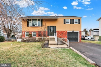 1011 Lakeview Terrace, Pennsburg, PA 18073