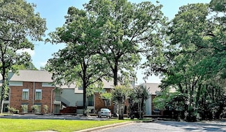 801 Country Club Cir, Athens, TX 75751