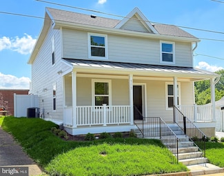 109 Tinner Hill Rd, Falls Church, VA 22046