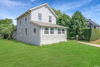 805 Bridge St, Greenport, NY 11944