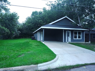 1115 Charlie's Dr, Commerce, TX 75428