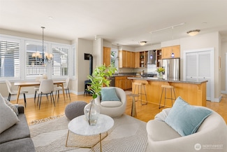 120 Hall Brothers Loop NW Unit 201, Bainbridge Island, WA 98110