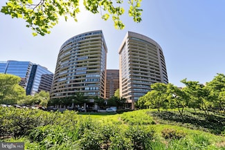 1300 Crystal Dr Unit 1408S, Arlington, VA 22202