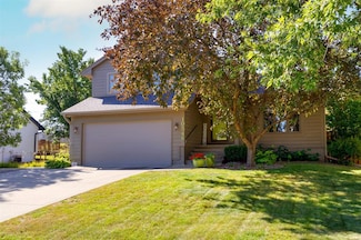 10546 Forest Ave, Clive, IA 50325