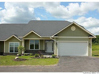 5983 Paradise Cir, Syracuse, NY 13209