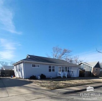 1208 Dover Dr, Salina, KS 67401