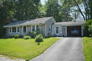 105 Mckinley Ave, Westbrook, ME 04092