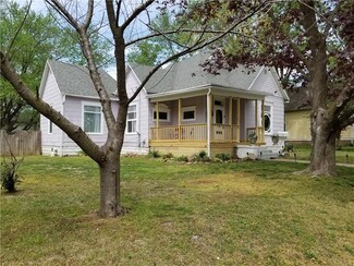 606 S Ash St, Nevada, MO 64772