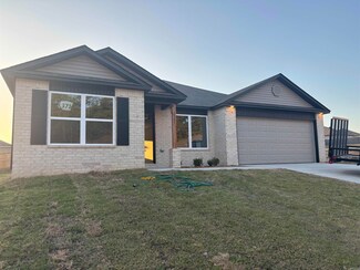 1303 Meadows Dr, Benton, AR 72019