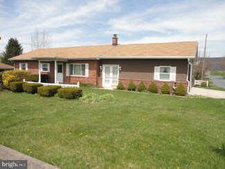 302 W Maple St, Valley View, PA 17983