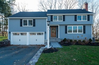 11 Temple Rd, Lynnfield, MA 01940