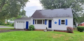 124 Robinhood Ln, Camillus, NY 13031