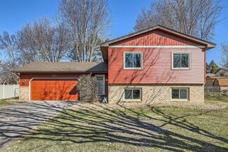 223 Robin Hood Ln, Circle Pines, MN 55014