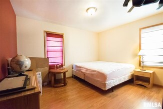 301 Elizabeth St, Bellevue, IA 52031