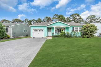 60 Sheepshead Dr, Toms River, NJ 08757