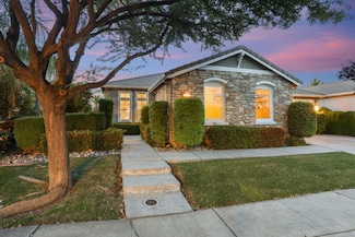 1401 Oasis Ln, Patterson, CA 95363