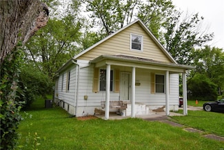 1105 E Main St, Staunton, IL 62088