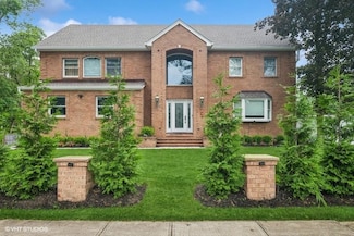 311 Greenlawn Rd, Greenlawn, NY 11740