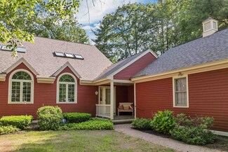 9 Peninsula Dr, Stratham, NH 03885