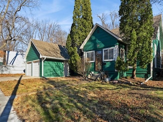 681 39th St, Des Moines, IA 50312