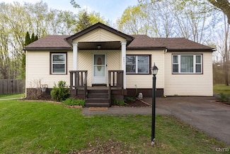 5831 Reis Dr, Cicero, NY 13039