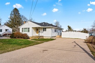 8 Longvue Ave, Westerly, RI 02891