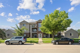 3101 Samuel Ct SW Unit 8, Cedar Rapids, IA 52404