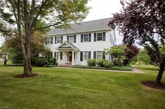 401 Deer Ct, Chagrin Falls, OH 44022