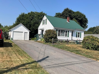 17 Broadlawn Dr, Brewer, ME 04412