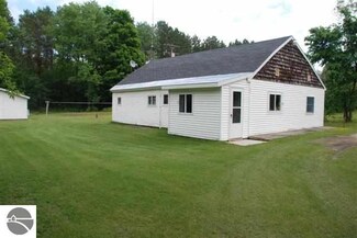 7802 Cadillac Hwy, Benzonia, MI 49616