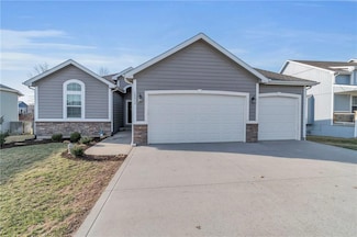 15313 Meyer Dr, Basehor, KS 66007